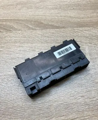 Toyota Auris 150 Fuse module 8264171010 72818503
