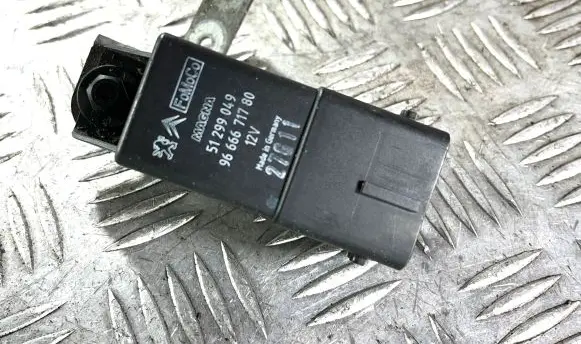 Volvo V50 Glow plug pre-heat relay 9666671780