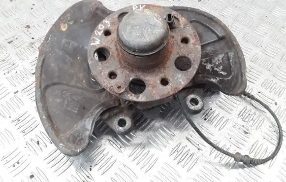 Front wheel hub spindle knuckle