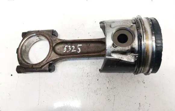 Volvo V50 Piston with connecting rod hs2r1