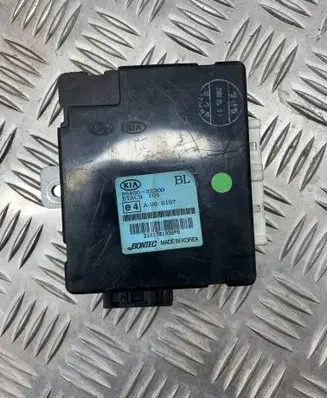 KIA Sorento Door central lock control unit/module 954003E300 A000187