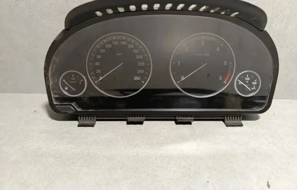 BMW 5 F10 F11 Speedometer (instrument cluster) 9364607 17649411 2676340