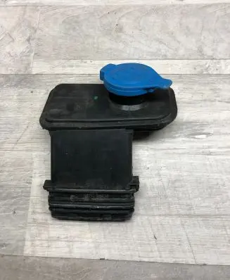 BMW 5 G30 G31 Windshield washer fluid reservoir/tank 7357287 10543512 1411201