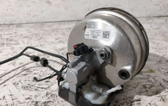 Audi A5 Brake booster 8W0612103G