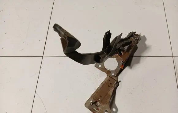 Mazda 5 Brake pedal 