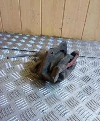 Ford Mondeo Mk III Front brake caliper