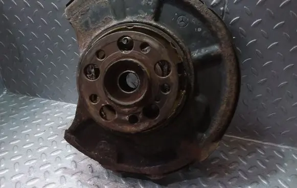 Mercedes-Benz E W211 Rear wheel hub