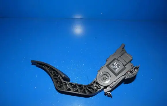 Mercedes-Benz CLA C117 X117 W117 Accelerator throttle pedal A2463001804 1804