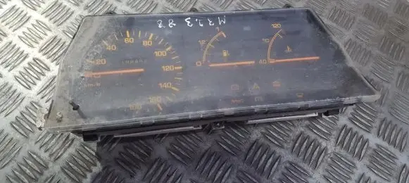 Mazda 323 Speedometer (instrument cluster) bl75b