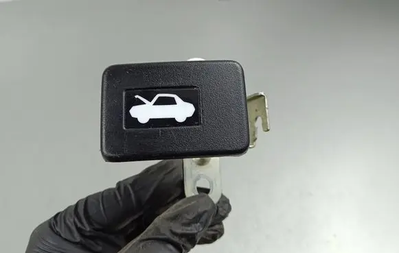 Honda CR-V Engine bonnet (hood) release handle 