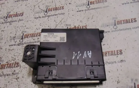 Toyota Avensis T270 Air conditioning/heating control unit 8865005251