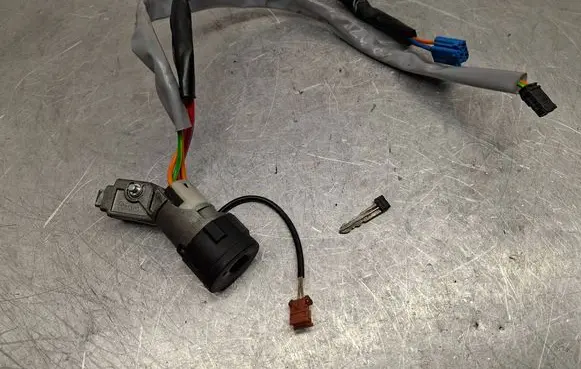 Citroen Berlingo Ignition lock 9663123280