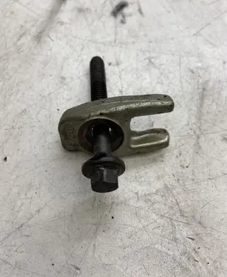 Dacia Sandero Fuel Injector clamp holder