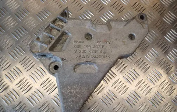 Volkswagen PASSAT B6 Engine mounting bracket 03G199207F