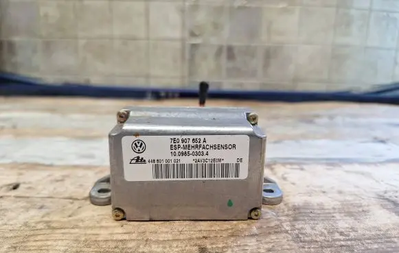 Volkswagen Touareg I ESP acceleration yaw rate sensor 7E0907652A 2AV3C12E0M 10098503034