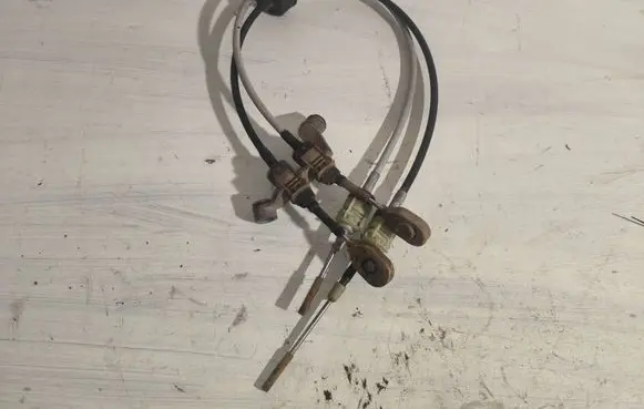 Gear shift cable linkage