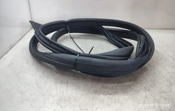 Mercedes-Benz CLS C218 X218 Front door rubber seal 
