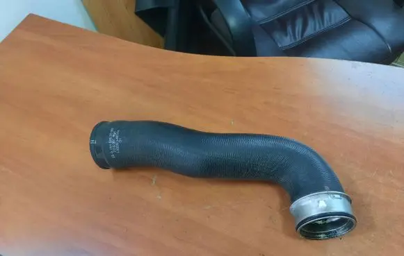 Mercedes-Benz ML W164 Intercooler hose/pipe A1645280382