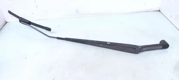 Front wiper blade arm