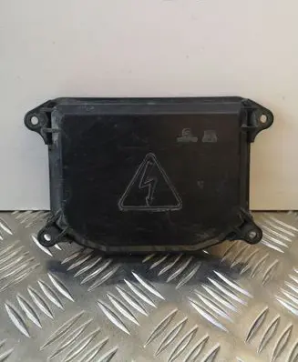 Subaru Outback Headlight/headlamp dust cover 10R020675 020675