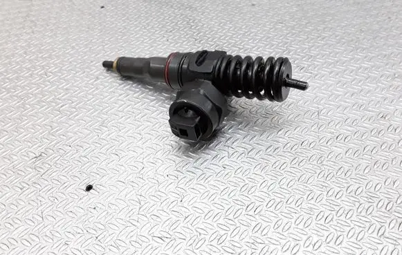 Skoda Fabia Mk1 (6Y) Fuel injector 038130073J
