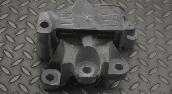 Volvo XC40 Engine mount bracket 32139920
