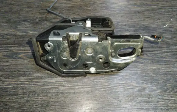 BMW X5 E70 Rear door soft close latching motor 7167587