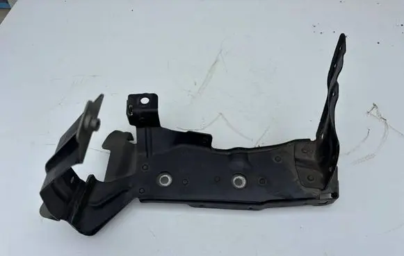 Audi e-tron Fender mounting bracket 4J3821131