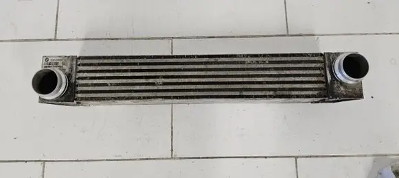 BMW 5 E60 E61 Intercooler radiator 7795823 F6438000