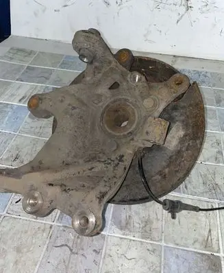 Rear wheel hub