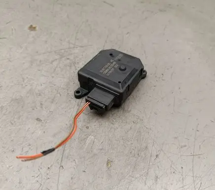 Citroen C4 I Air flap motor/actuator 309370600 C89689013548