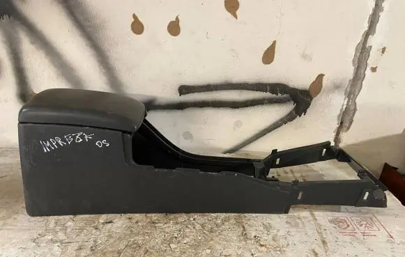 Subaru Impreza II Center console