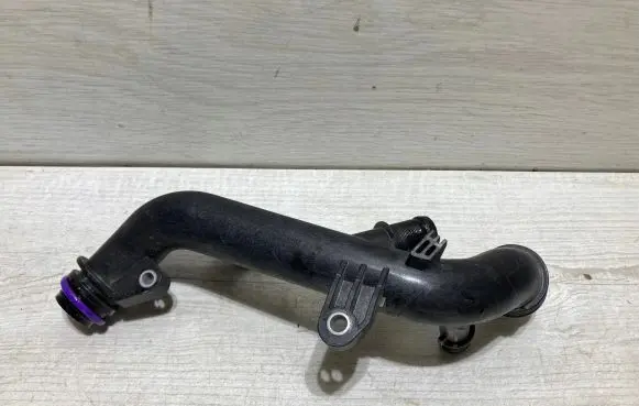 Engine coolant pipe/hose