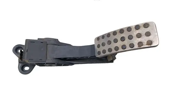 Mercedes-Benz ML W164 Accelerator throttle pedal A1643000104 250406