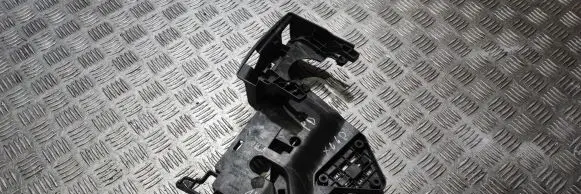 Volvo XC60 Front door lock loop/hook striker 30753336