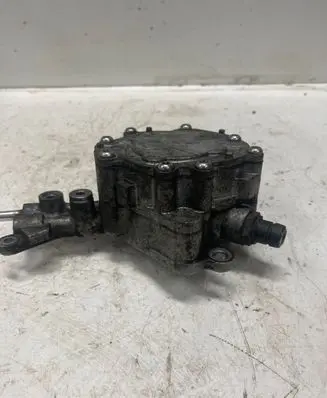 Volkswagen Golf V Vacuum pump
