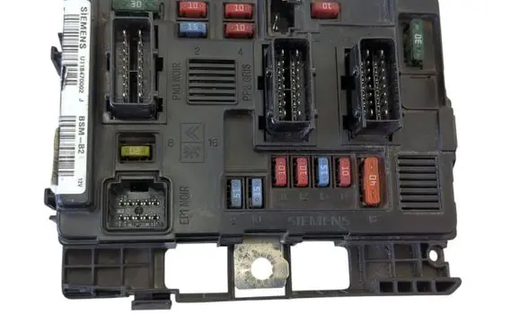 Citroen Berlingo Fuse module 965061858000 U118470002J 580586596