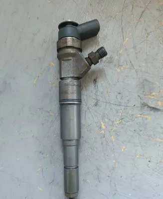 BMW 5 E60 E61 Fuel injector 0445110209