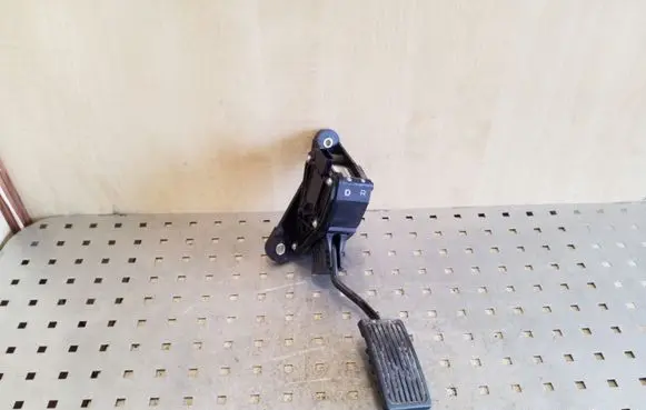 Honda CR-V Accelerator throttle pedal JM14B