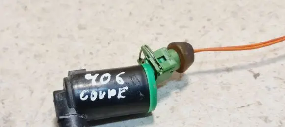 Peugeot 406 Windscreen/windshield washer pump