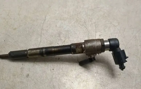 Volkswagen Caddy Fuel injector 03l130277b