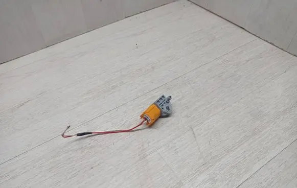 Mazda 6 Airbag deployment crash/impact sensor GDK457KC0 00003705825