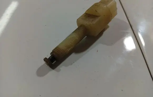 Volkswagen PASSAT B5 Brake pedal sensor switch 4a0945515A