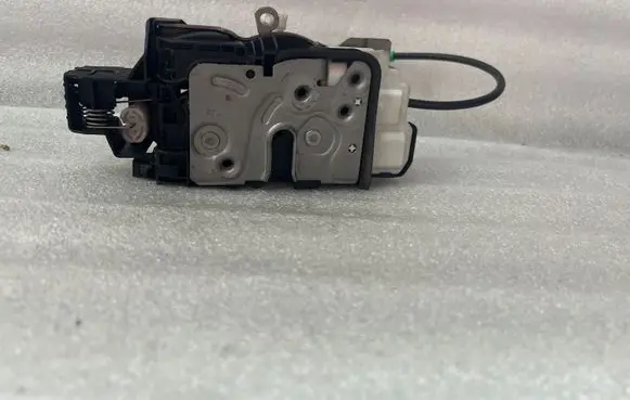 Volvo XC60 Front door lock 31349894