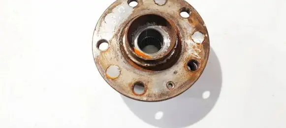 Skoda Octavia Mk2 (1Z) Front wheel hub