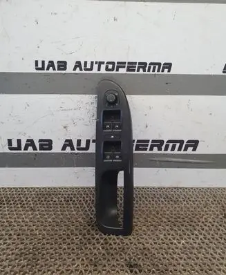 Volkswagen PASSAT B6 Electric window control switch 3C1867171B