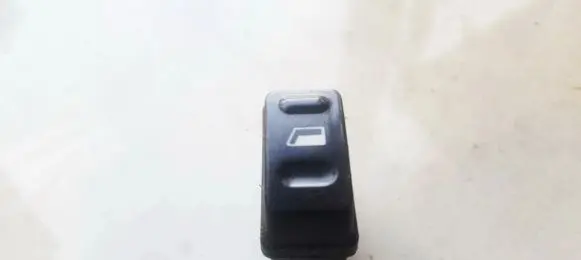 Citroen Xsara Picasso Electric window control switch M2337 22681