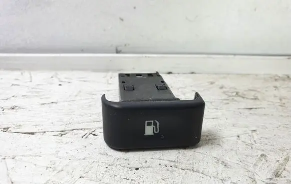 Land Rover Discovery Fuel tank opening switch YUG000870PUY