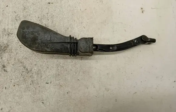 Volkswagen Touareg II Front door check strap stopper 7P0837267