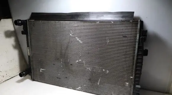 Volkswagen Golf VII Coolant radiator